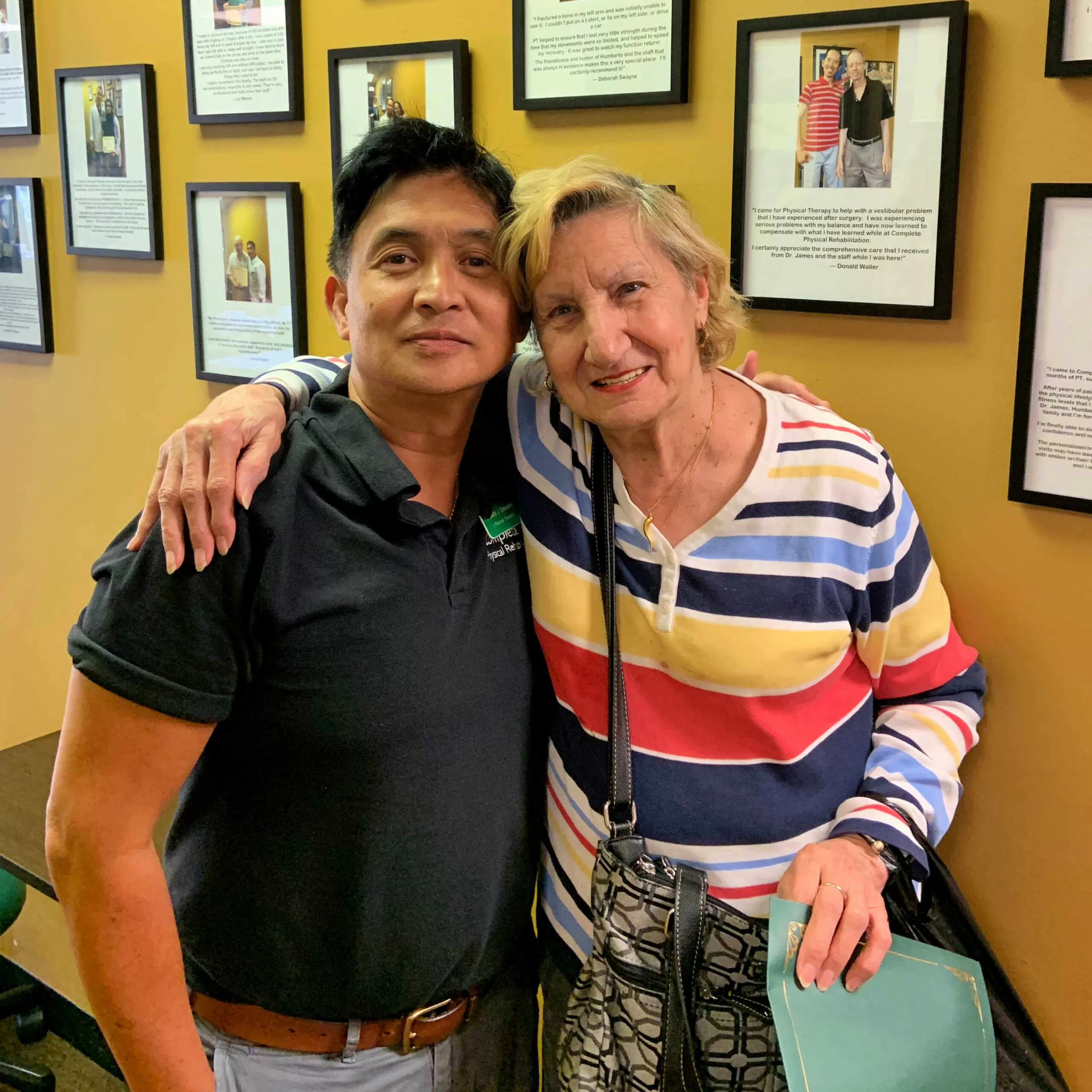 jersey city physical therapist humberto colmenares with pain patient louisa